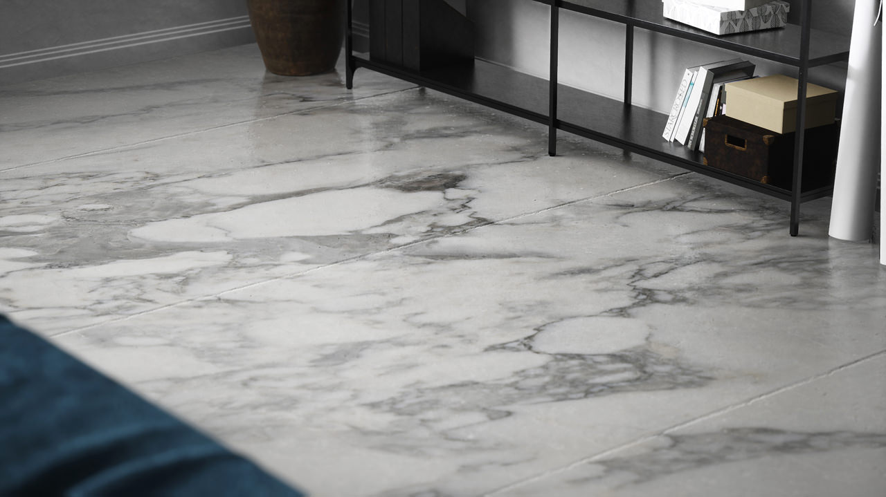 The main focus of the rendering is on the off-white marble floor tiles with blackish veins zoomed-in to have a comprehensive picture of the material texture